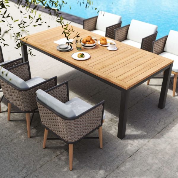 Geviner Dining Table With Corda Chairs